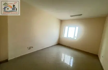 شقة - غرفة نوم - 2 حمامات للايجار في بناء النباعة - النبعة - الشرق - الشارقة