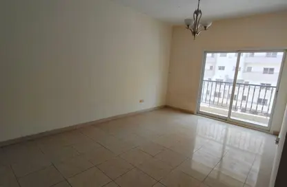 شقة - غرفة نوم - 2 حمامات للبيع في الشقق الكلاسيكية - منطقة مركز الأعمال - المدينة الدولية - دبي