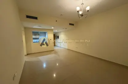 صورة لـ غرفة فارغة شقة - غرفة نوم - 2 حمامات للايجار في ماي رزدنس - قرية الجميرا سركل - دبي ، صورة رقم 1