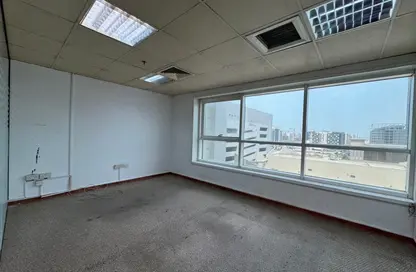 Half Floor - Studio - 1 Bathroom for rent in Millennium Executive Tower - Sheikh Zayed Road - Dubai