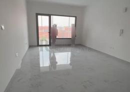 Empty Room image for: Apartment - 2 bedrooms - 3 bathrooms for sale in Oasis 1 - Oasis Residences - Masdar City - Abu Dhabi, Image 1