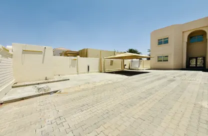 فيلا - 5 غرف نوم - 8 حمامات للايجار في زاخر - العين