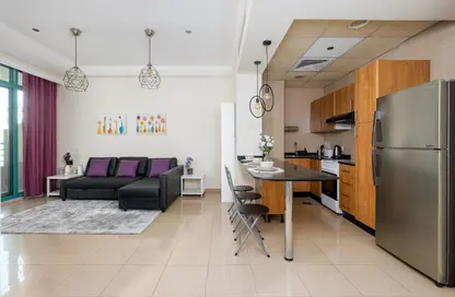 Living / Dining Room image for: Apartment - 1 Bedroom - 2 Bathrooms for rent in Marina Crown - Dubai Marina - Dubai, Image 1