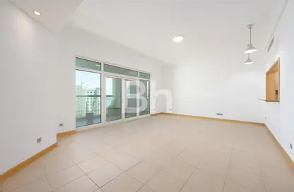 Apartment - 2 Bedrooms - 3 Bathrooms for rent in Al Hamri - Shoreline Apartments - Palm Jumeirah - Dubai