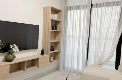 شقة - غرفة نوم - 2 حمامات للايجار في بوابة إكويتي - جبل علي - دبي شقة - غرفة نوم - 2 حمامات للايجار في بوابة إكويتي - جبل علي - دبي