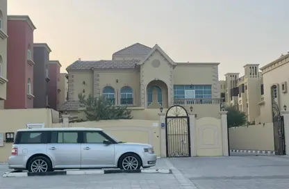 مجمع سكني - 5 غرف نوم - 4 حمامات للبيع في مدينة شخبوط - أبوظبي