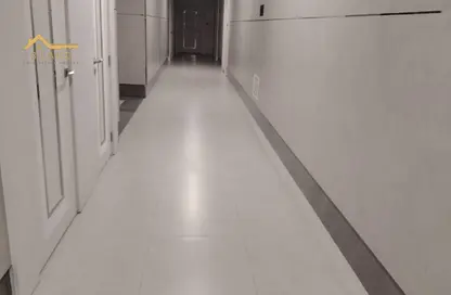 شقة - غرفة نوم - 2 حمامات للايجار في مجمع مويلح - تجارية مويلح - الشارقة