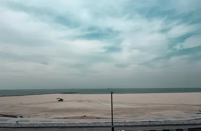 شقة - 2 غرف نوم - 2 حمامات للايجار في مساكن كورنيش عجمان - طريق كورنيش عجمان - عجمان