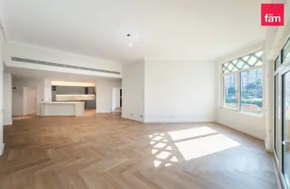 Apartment - 3 Bedrooms - 4 Bathrooms for sale in Al Nabat - Shoreline Apartments - Palm Jumeirah - Dubai