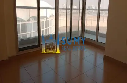 Empty Room image for: Apartment - 2 Bedrooms - 3 Bathrooms for rent in Stadium Point - Dubai Sports City - Dubai, Image 1
