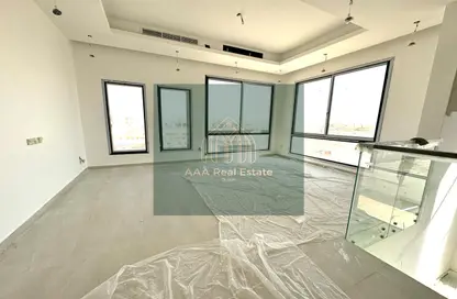 Empty Room image for: Villa - 5 Bedrooms - 7 Bathrooms for rent in Al Aweer 1 - Al Aweer - Dubai, Image 1