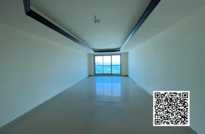 شقة - 2 غرف نوم - 4 حمامات للايجار في برج الكورنيش - طريق كورنيش عجمان - عجمان