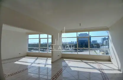 Apartment - 3 Bedrooms - 4 Bathrooms for rent in Khalifa Park - Eastern Road - Abu Dhabi