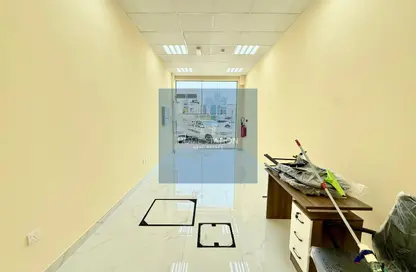 Shop - Studio - 1 Bathroom for rent in Al Karama Sqaure - Al Karama - Dubai