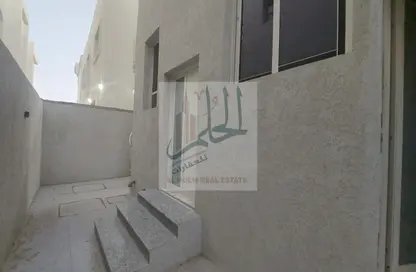 عمارة بالكامل - 8 غرف نوم - 8 حمامات للبيع في الجرف 3 - الجرف - عجمان وسط المدينة - عجمان