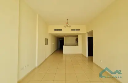 Apartment - 2 Bedrooms - 3 Bathrooms for rent in Mazaya 21 - Queue Point - Dubai Land - Dubai