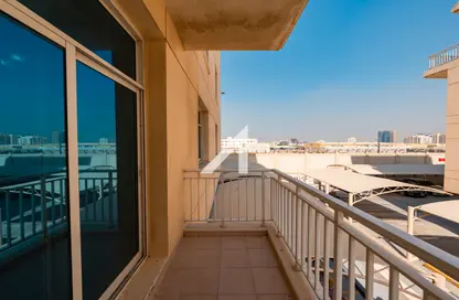 شقة - غرفة نوم - 2 حمامات للبيع في كيو بوينت - دبي لاند - دبي
