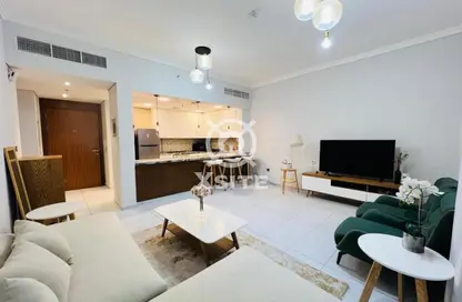 Apartment - 1 Bedroom - 2 Bathrooms for rent in Regent Court - Jumeirah Village Circle - Dubai