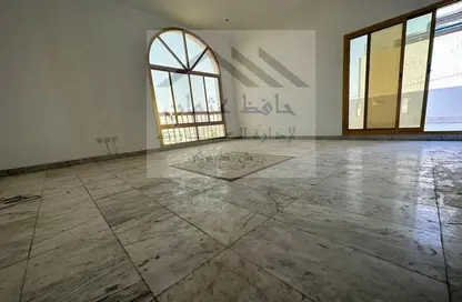 شقة - 2 غرف نوم - 3 حمامات للايجار في شارع المطار - أبوظبي