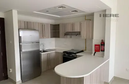 صورة لـ مطبخ شقة - 2 غرف نوم - 2 حمامات للايجار في مبني جنوب البرشاء - ارجان - دبي ، صورة رقم 1