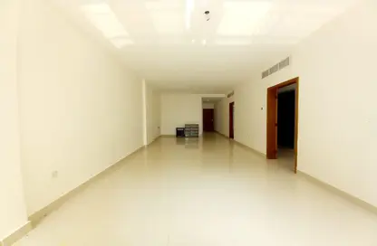Apartment - 2 Bedrooms - 2 Bathrooms for rent in Crescent Tower - Hamdan Street - Abu Dhabi