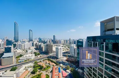 Apartment - 4 Bedrooms - 5 Bathrooms for rent in Wave tower - Corniche Road - Abu Dhabi