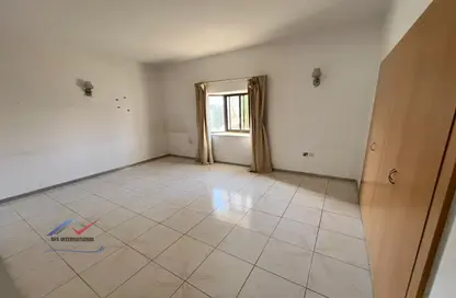 Villa - 4 Bedrooms - 4 Bathrooms for rent in Jumeirah 3 - Jumeirah - Dubai