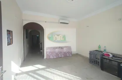 صورة لـ غرفة فارغة فيلا - 3 غرف نوم - 4 حمامات للايجار في المشرف - أبوظبي ، صورة رقم 1