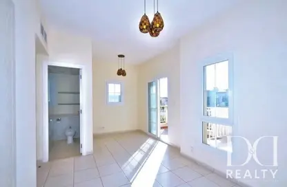 Villa - 2 Bedrooms - 3 Bathrooms for rent in Springs 12 - The Springs - Dubai