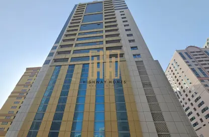 Penthouse - 3 Bedrooms - 5 Bathrooms for rent in Al Khan - Sharjah