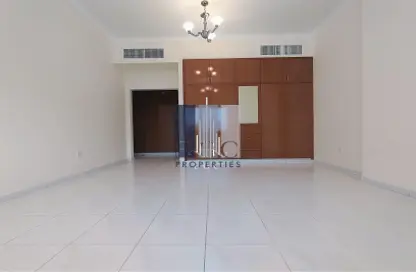Apartment - 3 Bedrooms - 4 Bathrooms for rent in Al Najda Street - Abu Dhabi