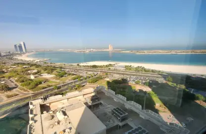 Apartment - 4 Bedrooms - 4 Bathrooms for rent in Baynuna Tower 2 - Corniche Road - Abu Dhabi