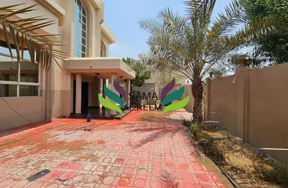 Villa - 4 Bedrooms - 4 Bathrooms for rent in Jumeirah 1 Villas - Jumeirah 1 - Jumeirah - Dubai