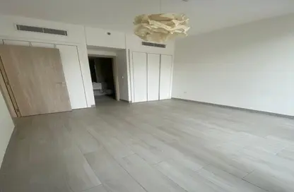 شقة - غرفة نوم - 2 حمامات للايجار في لوما 21 - منطقة 14 - قرية الجميرا سركل - دبي