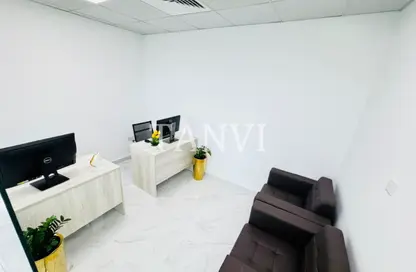 مكتب - استوديو - 1 حمام للايجار في فاطمه محمد احمد بن سليمان - الرفاعة - بر دبي - دبي