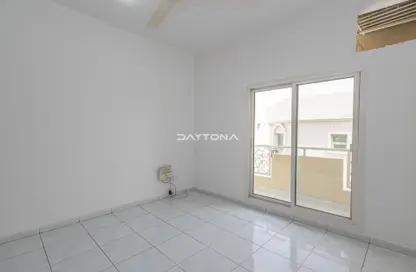 شقة - غرفة نوم - 2 حمامات للايجار في الحمرية -1 - الحمرية - بر دبي - دبي