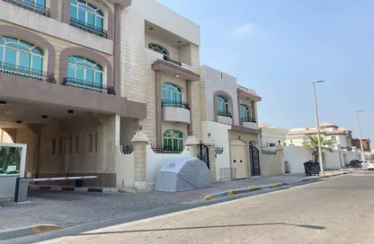 Villa - 5 Bedrooms - 7 Bathrooms for rent in Al Musalla Area - Al Karamah - Abu Dhabi