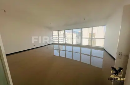 Apartment - 2 Bedrooms - 3 Bathrooms for rent in Silver Tower - Corniche Road - Abu Dhabi