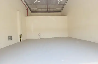 Warehouse - Studio - 1 Bathroom for rent in Industrial Area 18 - Sharjah Industrial Area - Sharjah