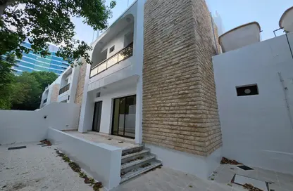 Villa - 4 Bedrooms - 5 Bathrooms for rent in Al Khalidiya - Abu Dhabi