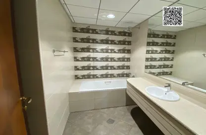 شقة - 2 غرف نوم - 2 حمامات للايجار في مساكن كورنيش عجمان - طريق كورنيش عجمان - عجمان