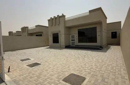 فيلا - 3 غرف نوم - 4 حمامات للايجار في ضاحية السلامة - أم القيوين