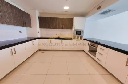 Kitchen image for: Apartment - 2 Bedrooms - 4 Bathrooms for rent in Danat Towers - Muroor Area - Abu Dhabi, Image 1
