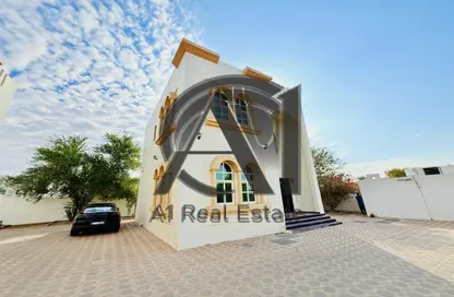 Villa - 3 Bedrooms - 5 Bathrooms for rent in Central District - Al Ain