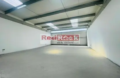 Warehouse - Studio - 1 Bathroom for rent in Umm Ramool - Dubai