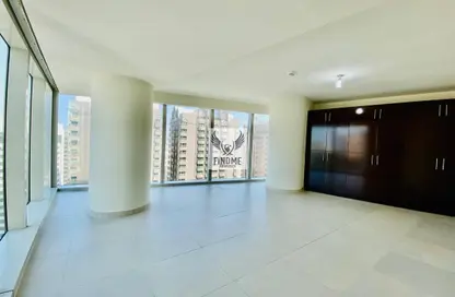 Empty Room image for: Apartment - 2 Bedrooms - 3 Bathrooms for rent in Shining Towers - Al Khalidiya - Abu Dhabi, Image 1