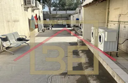 صورة لـ تراس سكن عمال - استوديو - 8 حمامات للايجار في آلصجعه - الشارقة ، صورة رقم 1