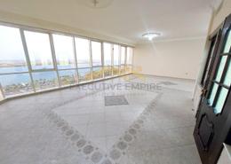 صورةغرفة فارغة لـ: شقة - 3 غرف نوم - 4 حمامات للكراء في برج الساعه - شارع الكورنيش - أبوظبي, صورة 1
