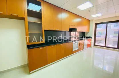 Apartment - 4 Bedrooms - 4 Bathrooms for rent in Golden Sands 9 - Mankhool - Bur Dubai - Dubai