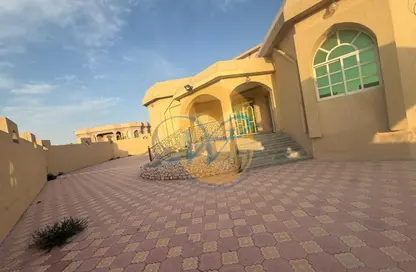 Villa - 4 Bedrooms - 5 Bathrooms for rent in Al Dhait South - Al Dhait - Ras Al Khaimah